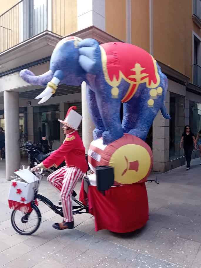 FOTOS HOOLIGANS CLOWNS ELEFANT HOOLIGANS CLOWNS (1)